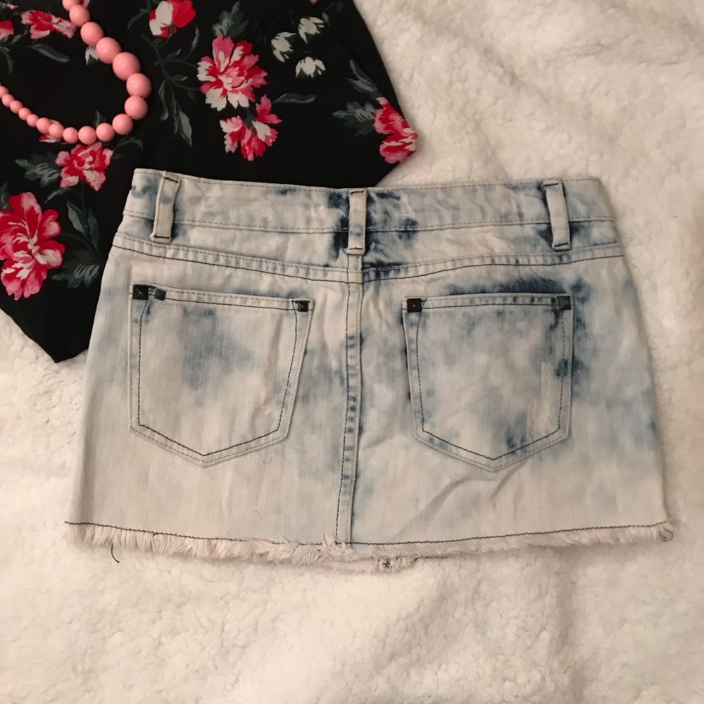 ๐ด4 for 25๐ด 2.1 Denim Destroyed Mini - Picture 7 of 8